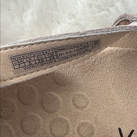 Vionic Taupe Nikki Sandals with Adjustable Strap Size 7